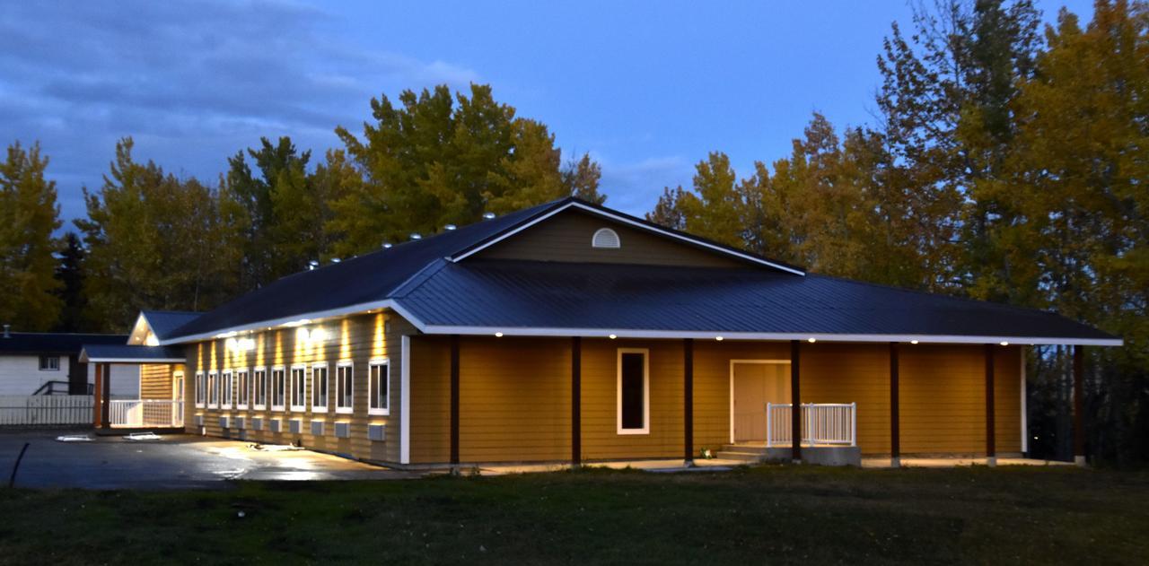 The Lion Inn & Suites Chetwynd المظهر الخارجي الصورة